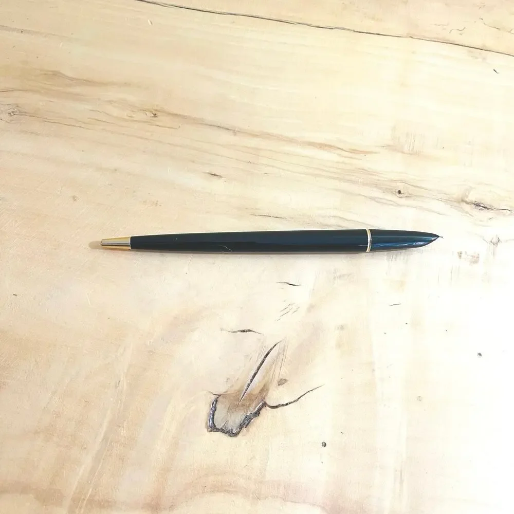 Vtg PARKER 51 Iconic Hooded Fountain Pen Nib Classic Lucite